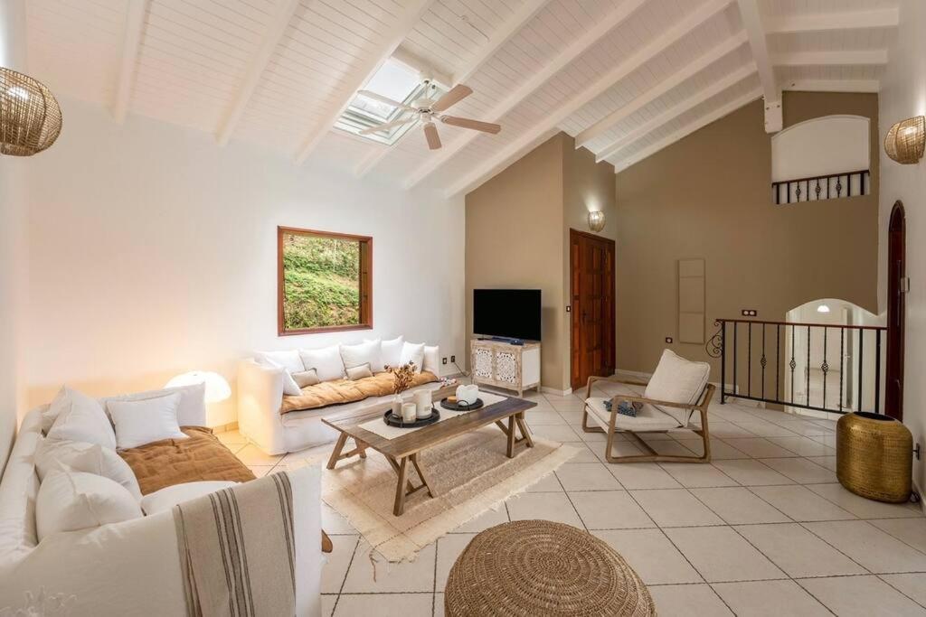 Spacieuse Villa Corossol Avec Piscine Et Jeux Exterieurs Le Gosier  Kültér fotó